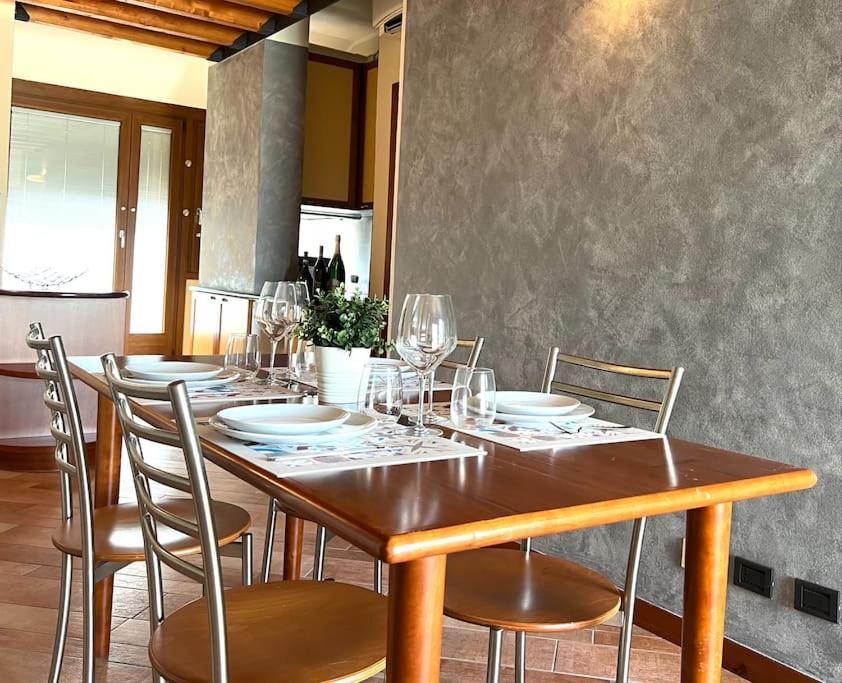 Ferienwohnung Attico In Piazza Matteotti Desenzano del Garda Exterior foto