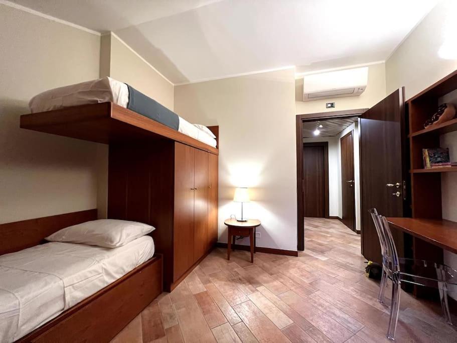 Ferienwohnung Attico In Piazza Matteotti Desenzano del Garda Exterior foto