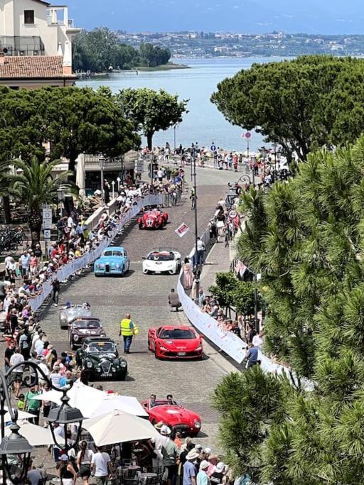 Ferienwohnung Attico In Piazza Matteotti Desenzano del Garda Exterior foto