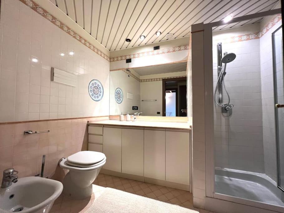 Ferienwohnung Attico In Piazza Matteotti Desenzano del Garda Exterior foto