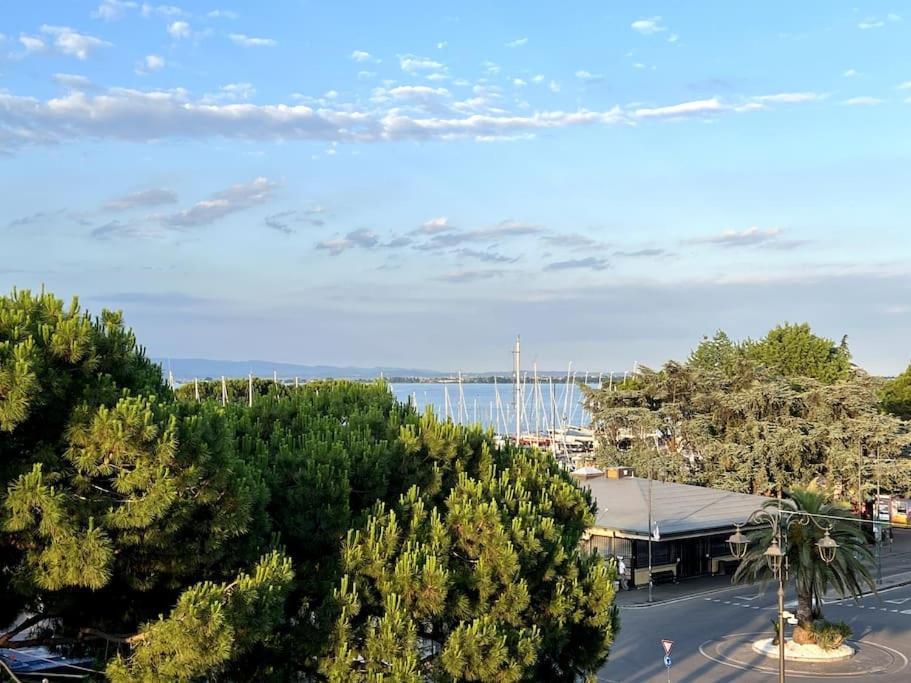 Ferienwohnung Attico In Piazza Matteotti Desenzano del Garda Exterior foto