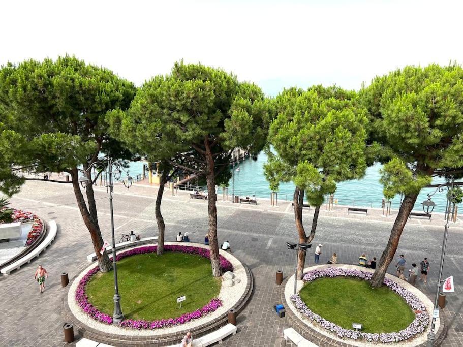 Ferienwohnung Attico In Piazza Matteotti Desenzano del Garda Exterior foto