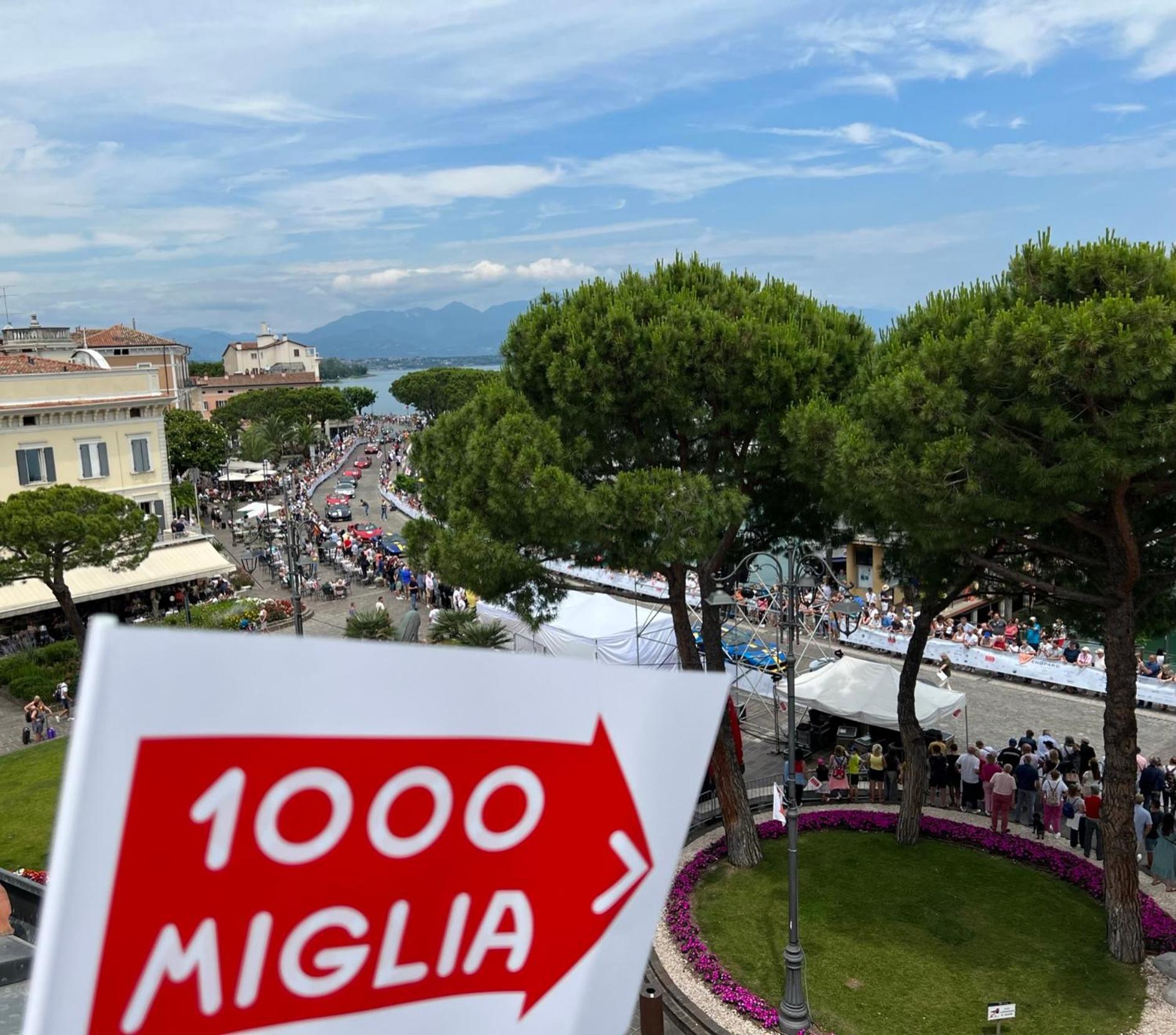 Ferienwohnung Attico In Piazza Matteotti Desenzano del Garda Exterior foto
